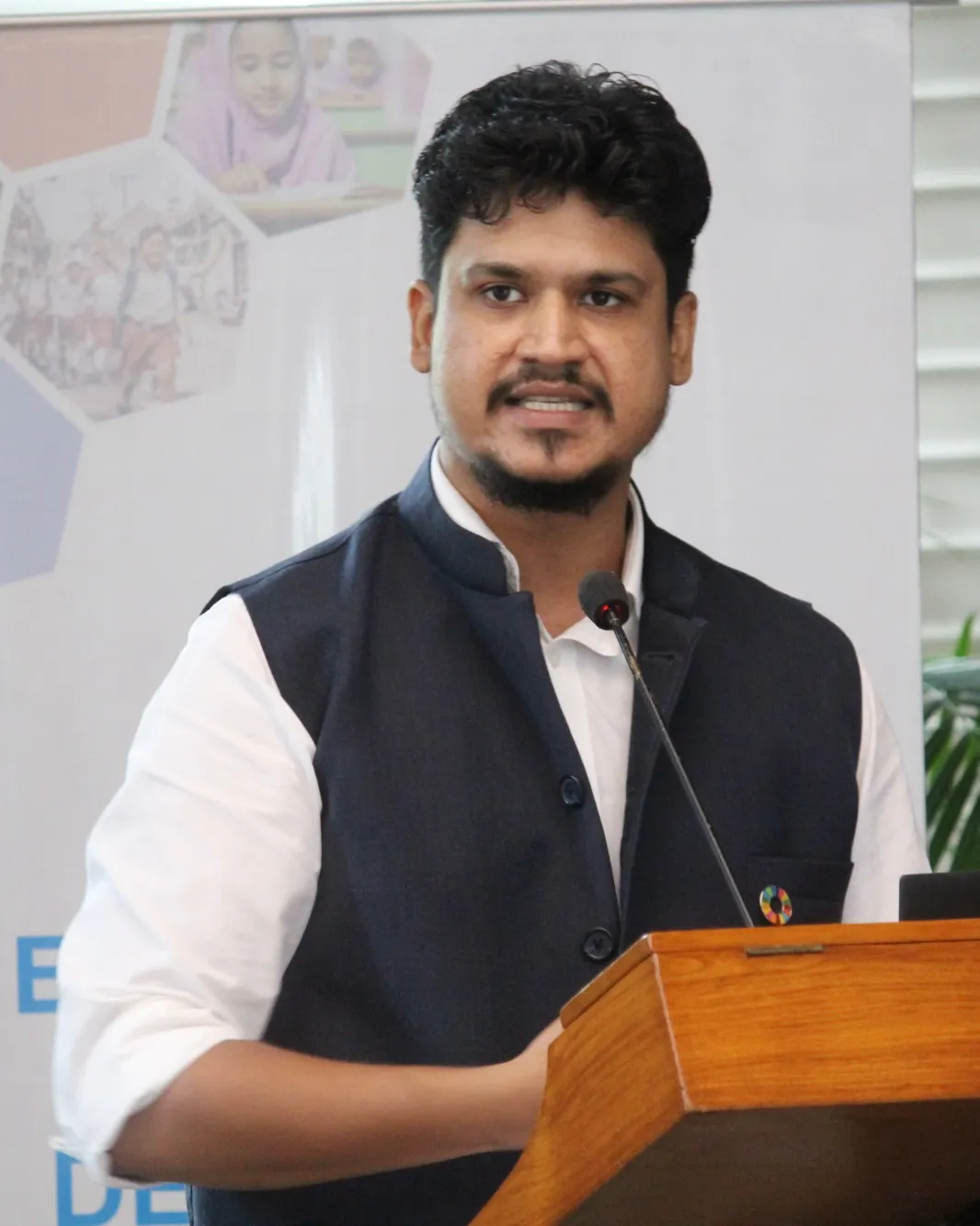 Tarush Jain speaking at the UN podium during the roundtable